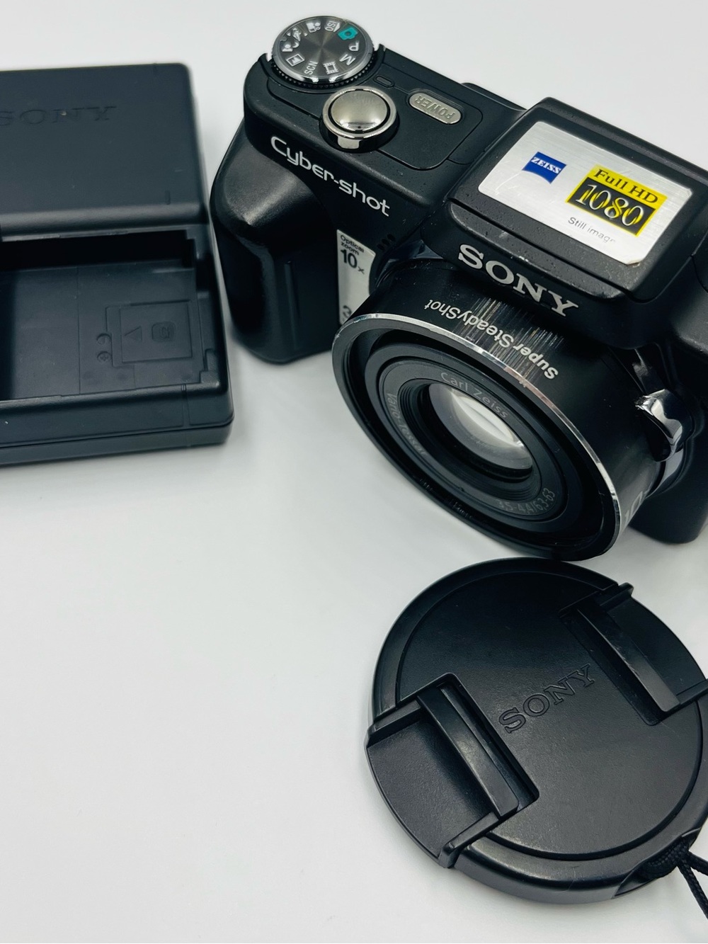 Sony Black Cyber-shot Compact Digital Camera with Lens Cap